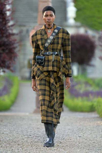 Look 27